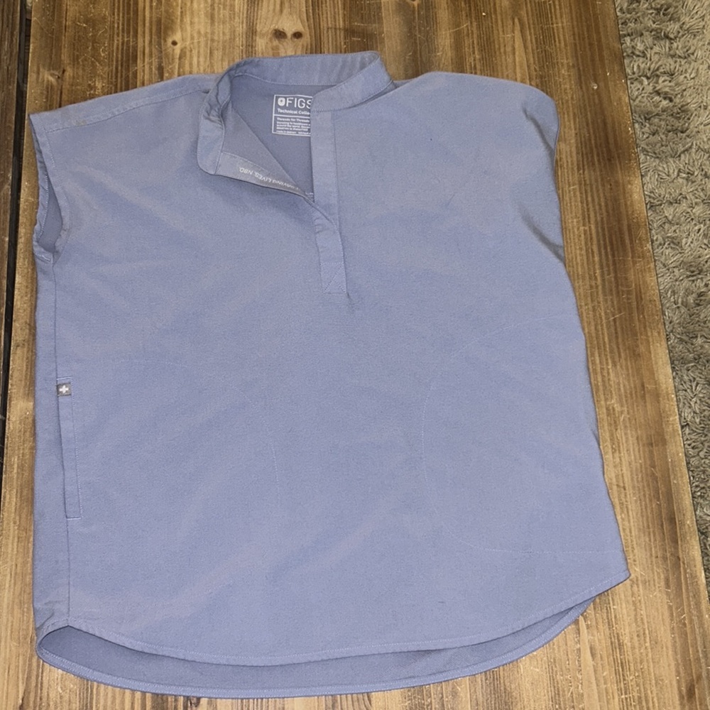 Figs XS Vapor Blue Space Dye Rafaela Top
